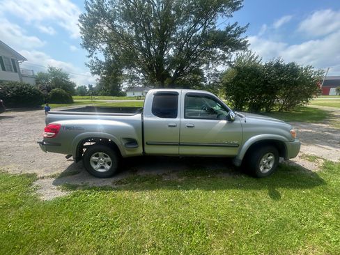 Used 2006 Toyota Tundra SR5 w/ TRD Off-Road Pkg AWD/4WD image 4