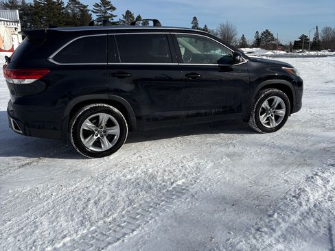 Used 2018 Toyota Highlander Limited image 2