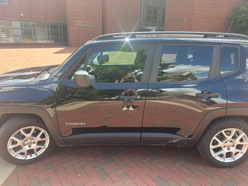 Used 2020 Jeep Renegade Sport w/ Sport Appearance Group FWD image 12