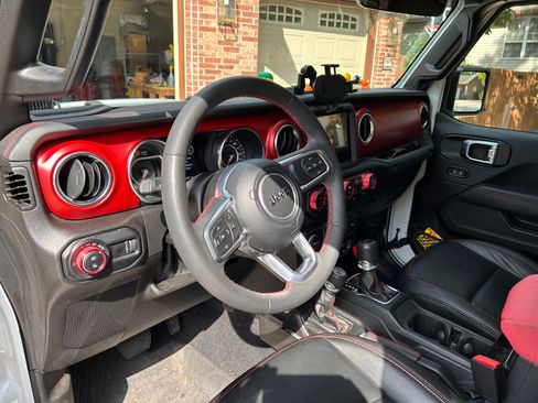 Used 2023 Jeep Gladiator Rubicon w/ LED Lighting Group AWD/4WD image 14