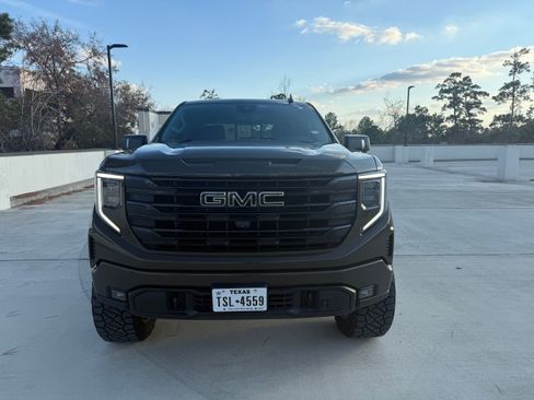 Used 2023 GMC Sierra 1500 Elevation w/ Elevation Premium Package image 9