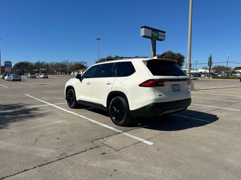 Used 2024 Toyota Grand Highlander AWD image 5