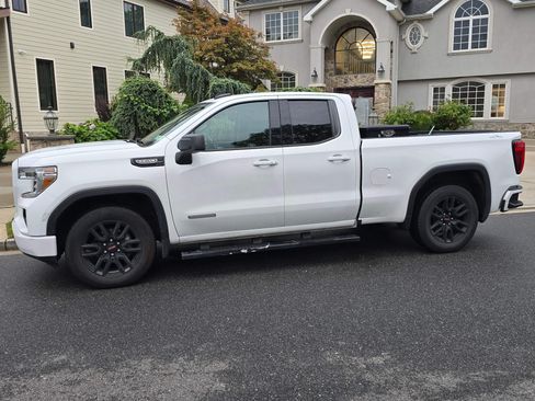 Used 2021 GMC Sierra 1500 Elevation AWD/4WD image 2