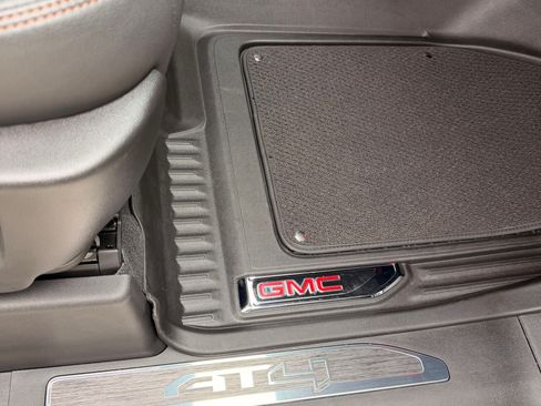 Used 2022 GMC Sierra 1500 AT4 w/ AT4 Premium Package AWD/4WD image 14