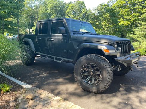 Used 2021 Jeep Gladiator Overland w/ Popular Equipment Package image 2