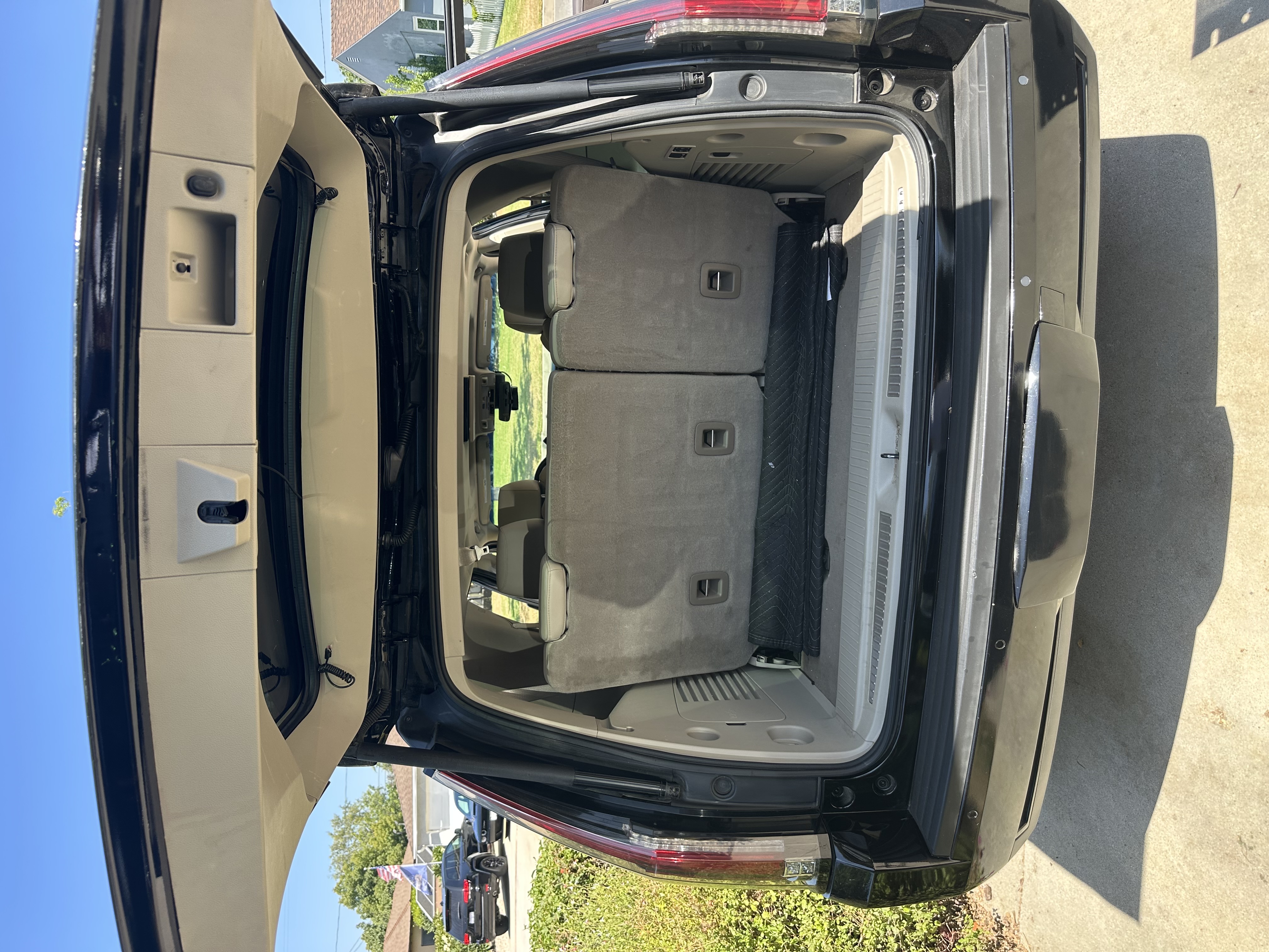 Used 2017 Cadillac Escalade Premium Luxury RWD image 6