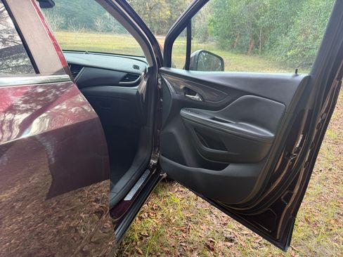 Used 2017 Buick Encore Essence image 10