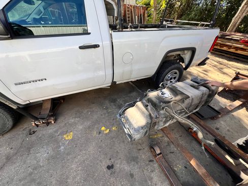 Used 2016 GMC Sierra 1500 Pickup 2D 8 ft image 19