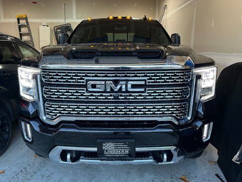 Used 2021 GMC Sierra 2500 Denali w/ Denali Black Diamond Edition image 13