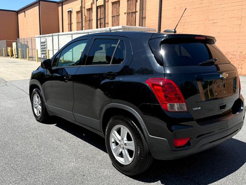 Used 2020 Chevrolet Trax LS w/ Tint and Cruise Package FWD image 5