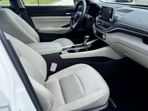 Used 2024 Nissan Altima 2.5 SV image 13
