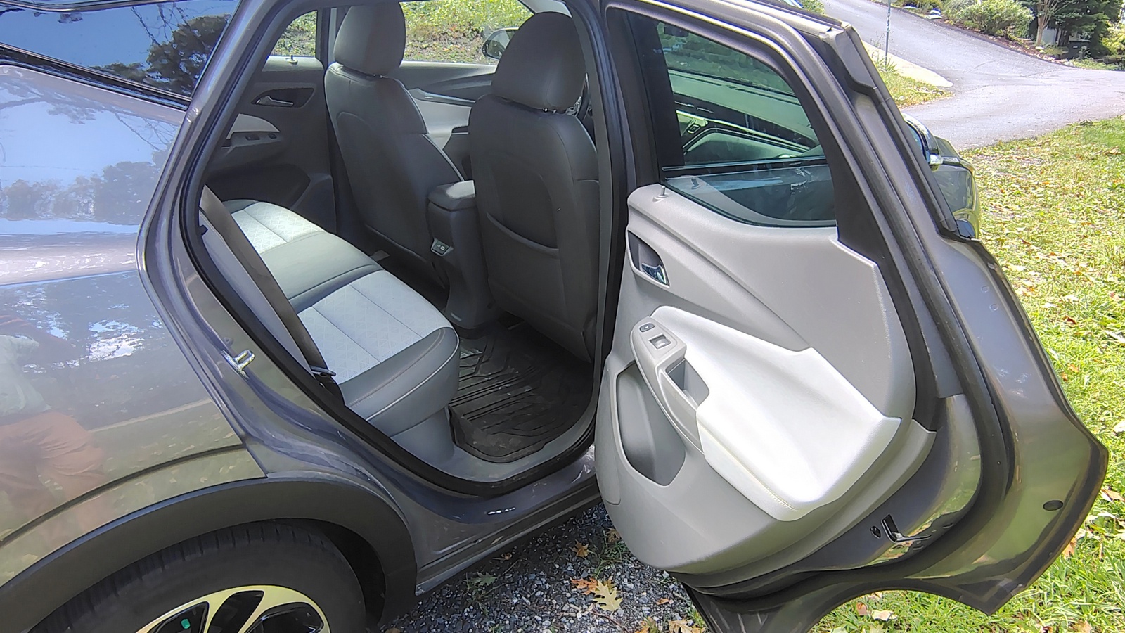 Used 2022 Chevrolet Bolt EUV Premier w/ Super Cruise Package FWD image 31