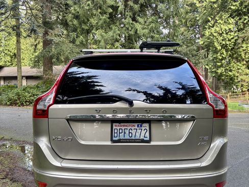 Used 2016 Volvo XC60 T5 Premier w/ Proximity Package image 8