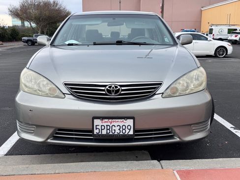 Used 2005 Toyota Camry LE image 5