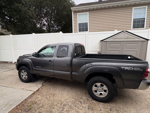 Used 2013 Toyota Tacoma 4x4 Access Cab V6 image 2