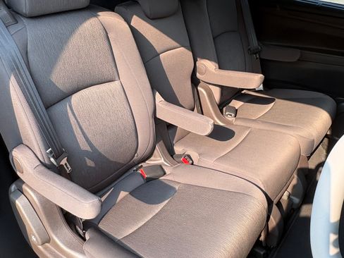 Used 2018 Honda Odyssey EX image 12