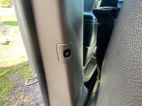 Used 2019 Dodge Grand Caravan SXT image 11