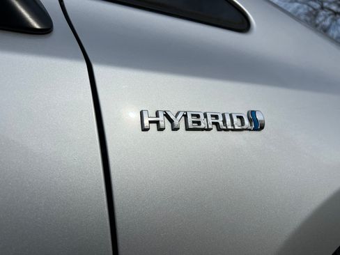 Used 2014 Toyota Prius V Three image 9