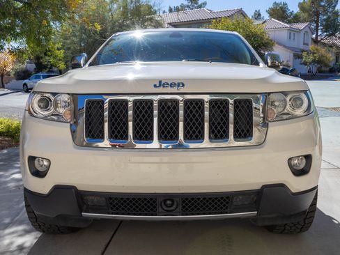 Used 2012 Jeep Grand Cherokee Overland image 4