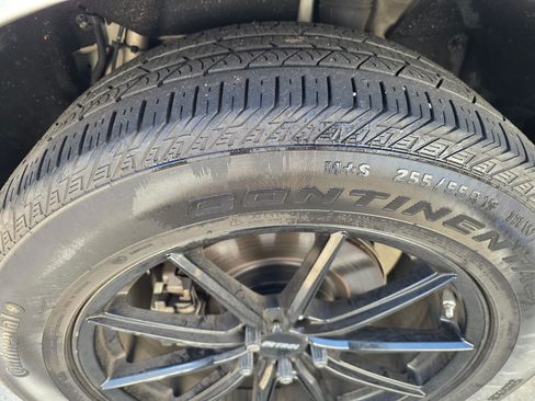 Used 2018 Land Rover Range Rover Velar S image 10