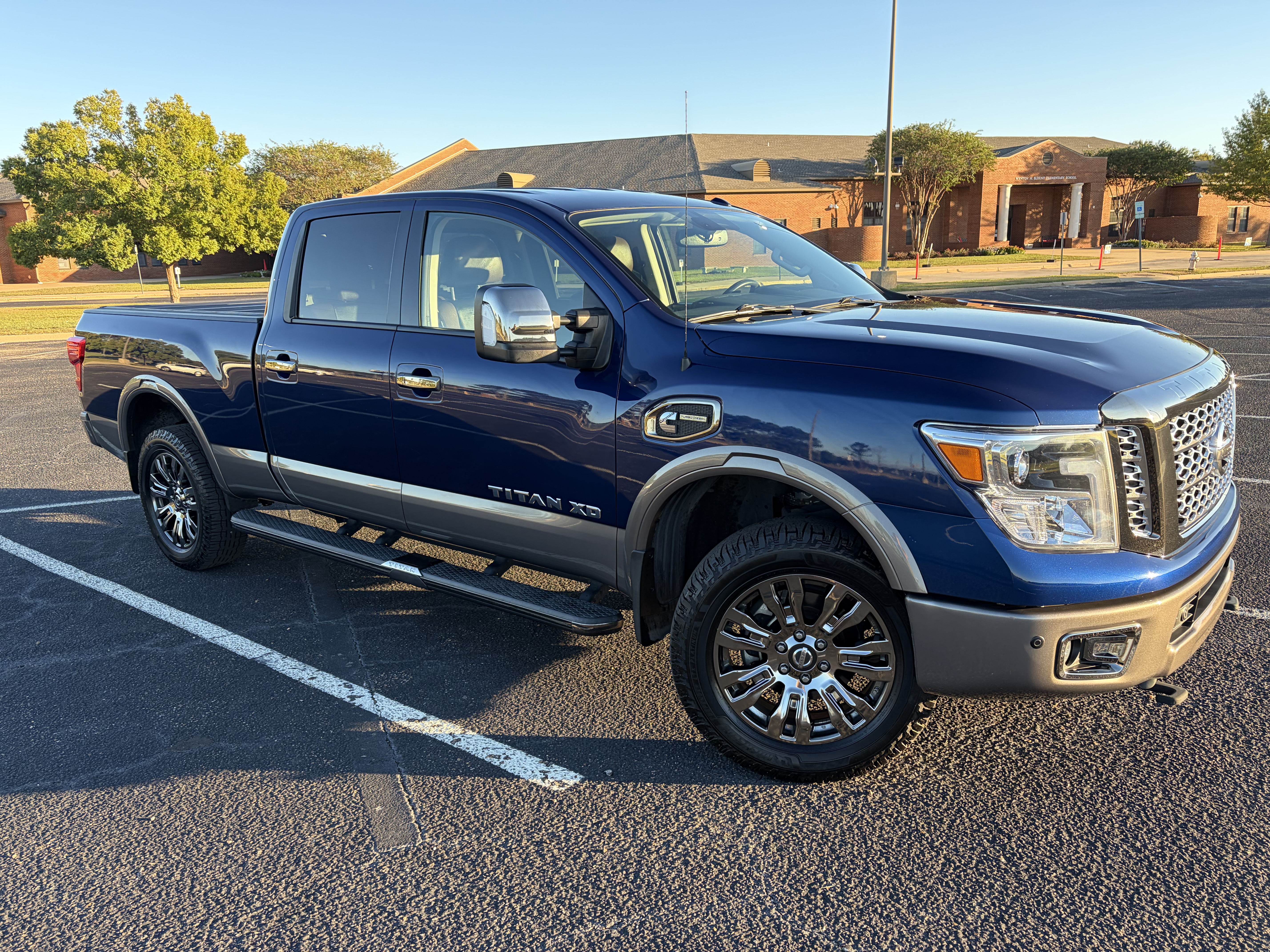 Used 2018 Nissan Titan Platinum Reserve w/ Platinum Utility Package AWD/4WD image 4