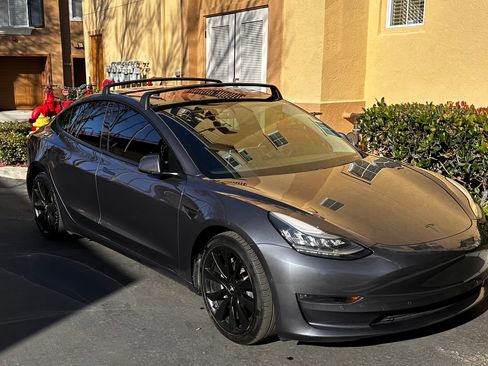 Used 2018 Tesla Model 3 Long Range image 1