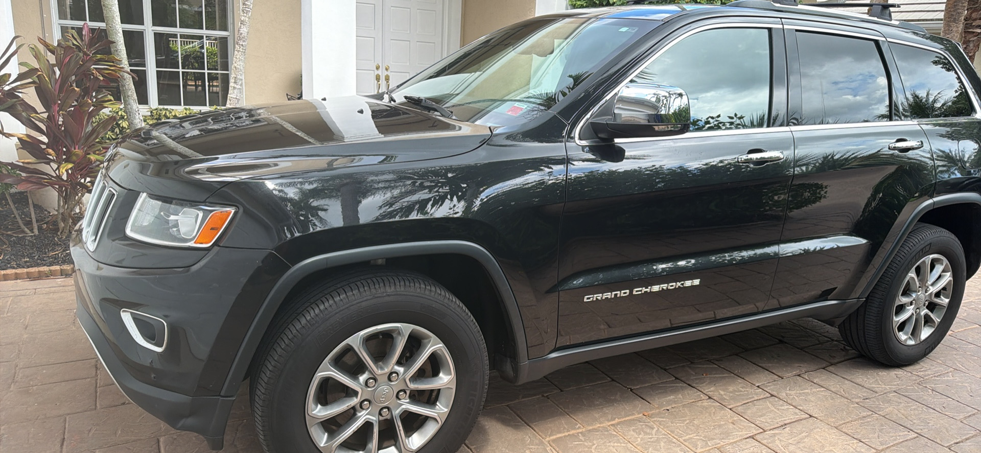 Used 2016 Jeep Grand Cherokee Limited AWD/4WD image 4