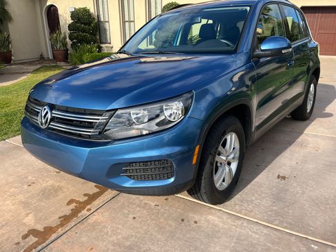 Used 2017 Volkswagen Tiguan S image 1