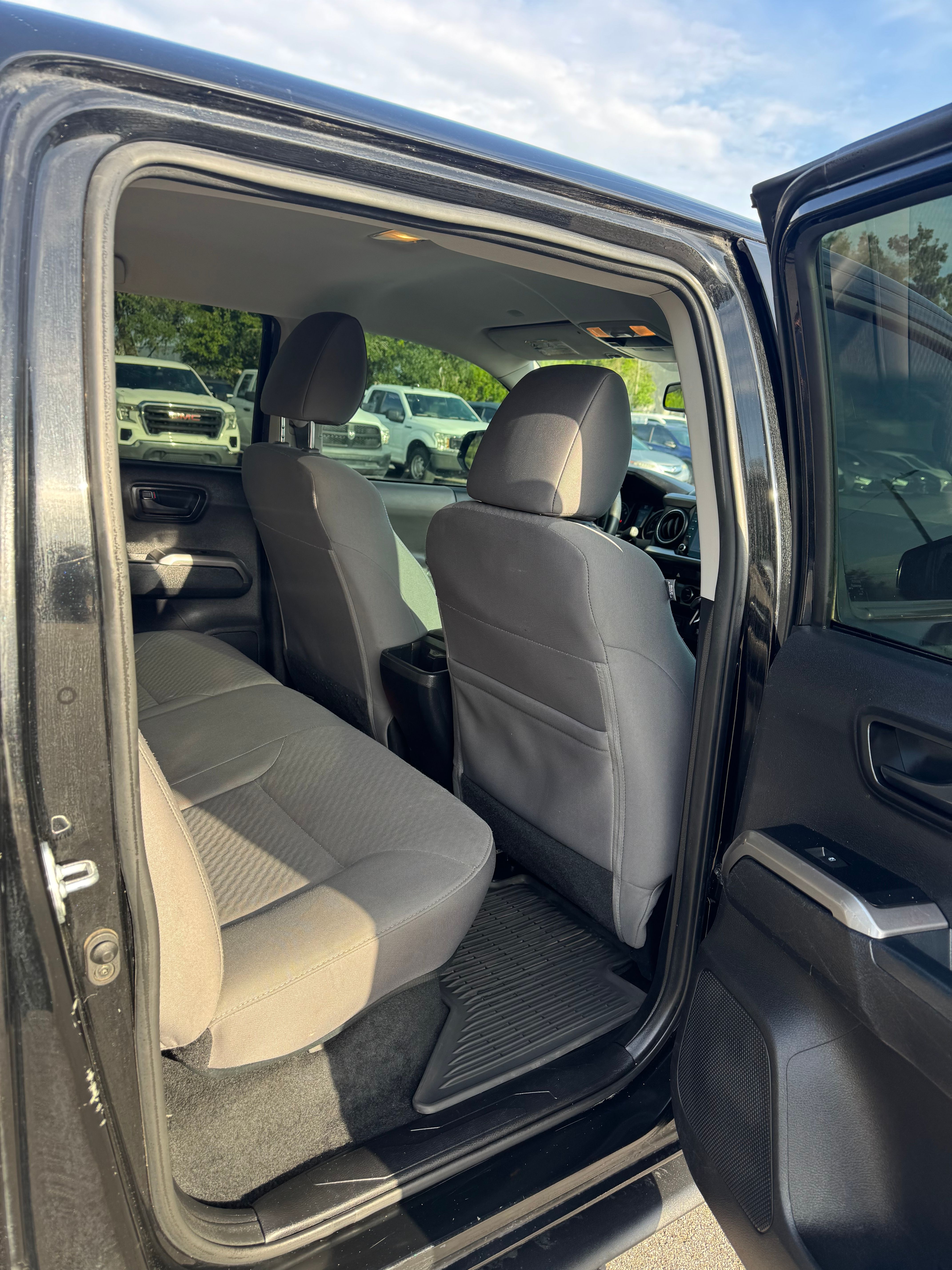Used 2021 Toyota Tacoma SR5 RWD image 9