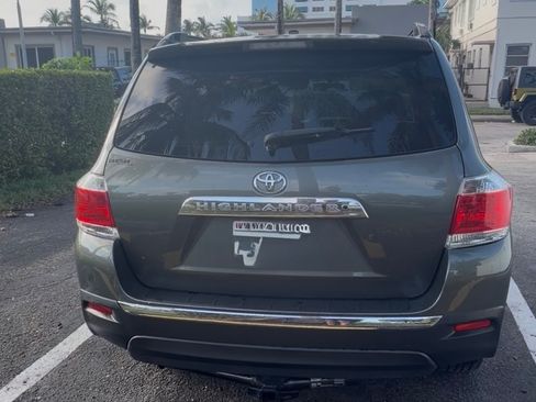Used 2012 Toyota Highlander Limited w/ Tech Pkg image 2