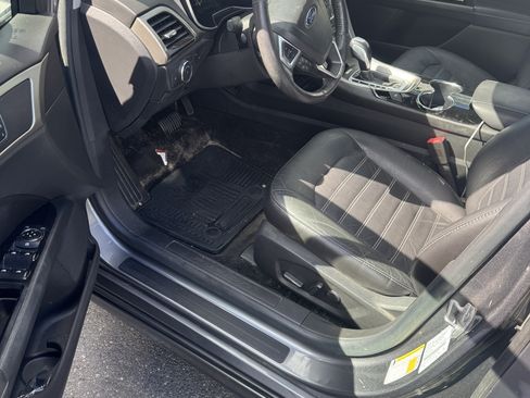 Used 2014 Ford Fusion SE w/ Equipment Group 202A image 2