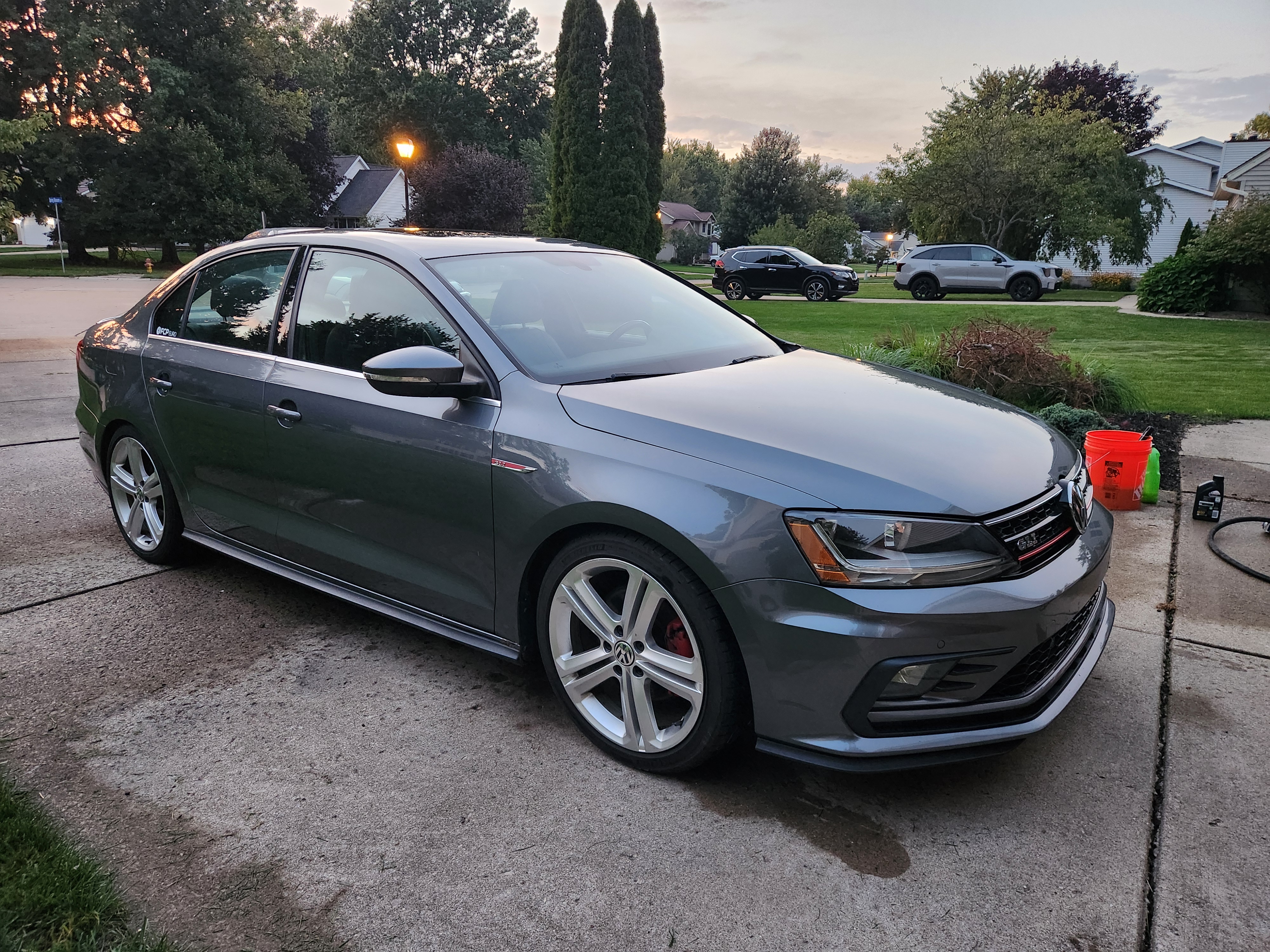 Used 2017 Volkswagen Jetta GLI FWD image 4