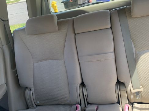 Used 2005 Toyota Highlander 2WD V6 w/ 3rd Row image 6