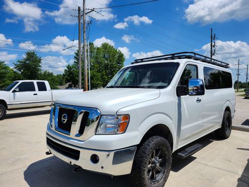 Used 2019 Nissan NV 3500 SL RWD image 1