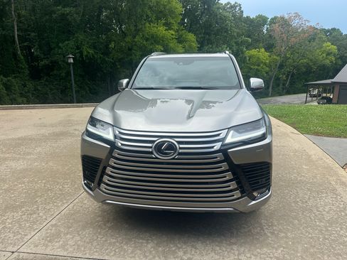 Used 2024 Lexus LX 600 4WD w/ Luxury Package image 8