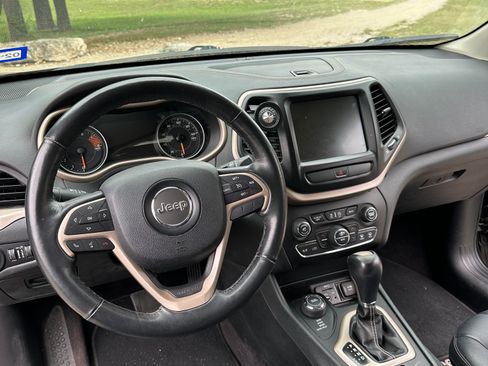 Used 2016 Jeep Cherokee Limited image 7