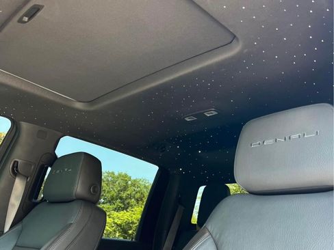 Used 2022 GMC Sierra 3500 Denali w/ Denali Ultimate Package image 14