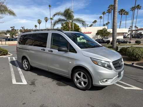 Used 2016 Mercedes-Benz Metris Passenger image 4