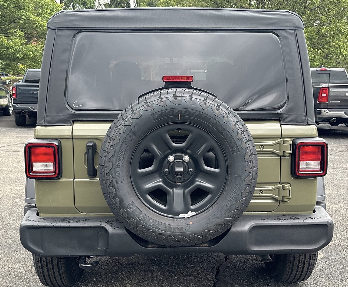 Used 2025 Jeep Wrangler Sport AWD/4WD image 11