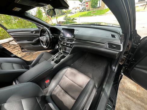 Used 2020 Honda Accord Sport image 9