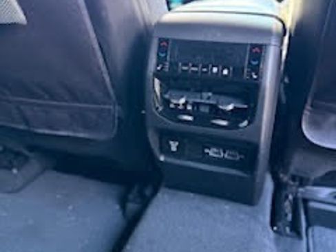 Used 2022 Jeep Grand Cherokee Overland w/ Luxury Tech Group IV image 12