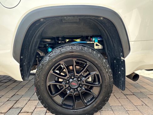 Used 2022 Toyota Tundra SR5 AWD/4WD image 17