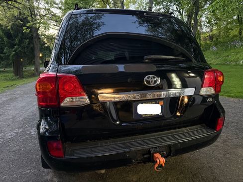 Used 2013 Toyota Land Cruiser image 6