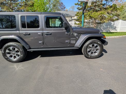 Used 2021 Jeep Wrangler Unlimited Sahara w/ Dual Top Group AWD/4WD image 4
