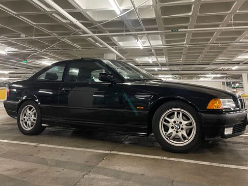 Used 1999 BMW 323is Coupe image 1