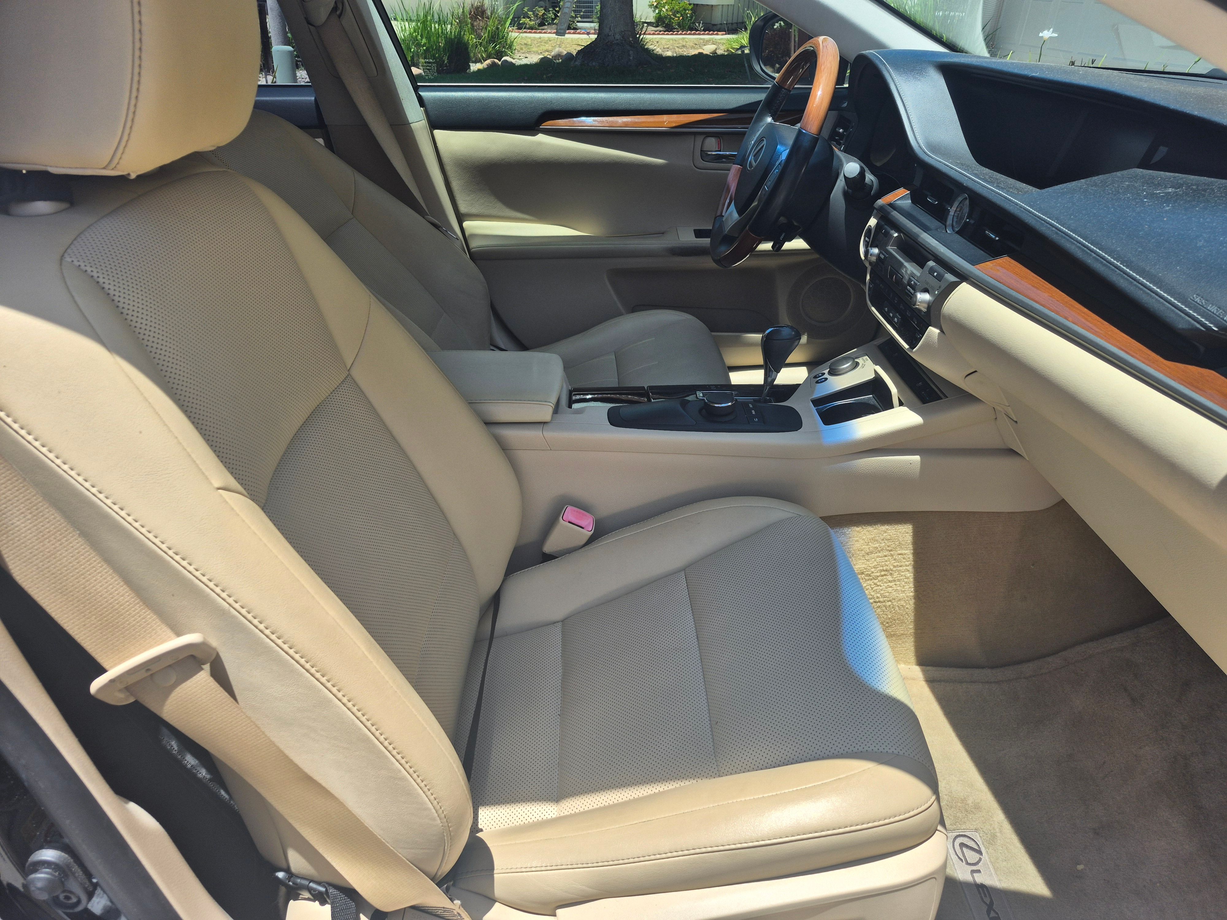 Used 2014 Lexus ES 300h w/ Premium Package w/Bamboo Trim FWD image 8