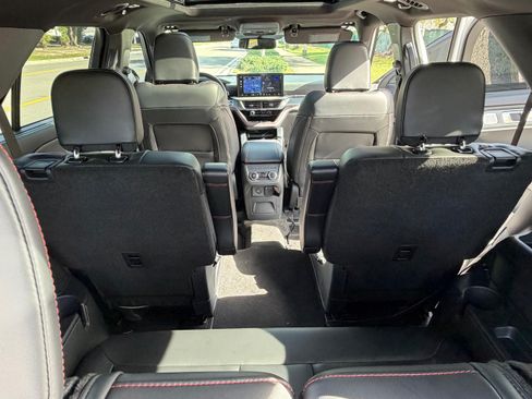 Used 2025 Ford Explorer ST image 12