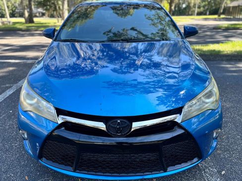 Used 2017 Toyota Camry SE w/ Moonroof Package image 2