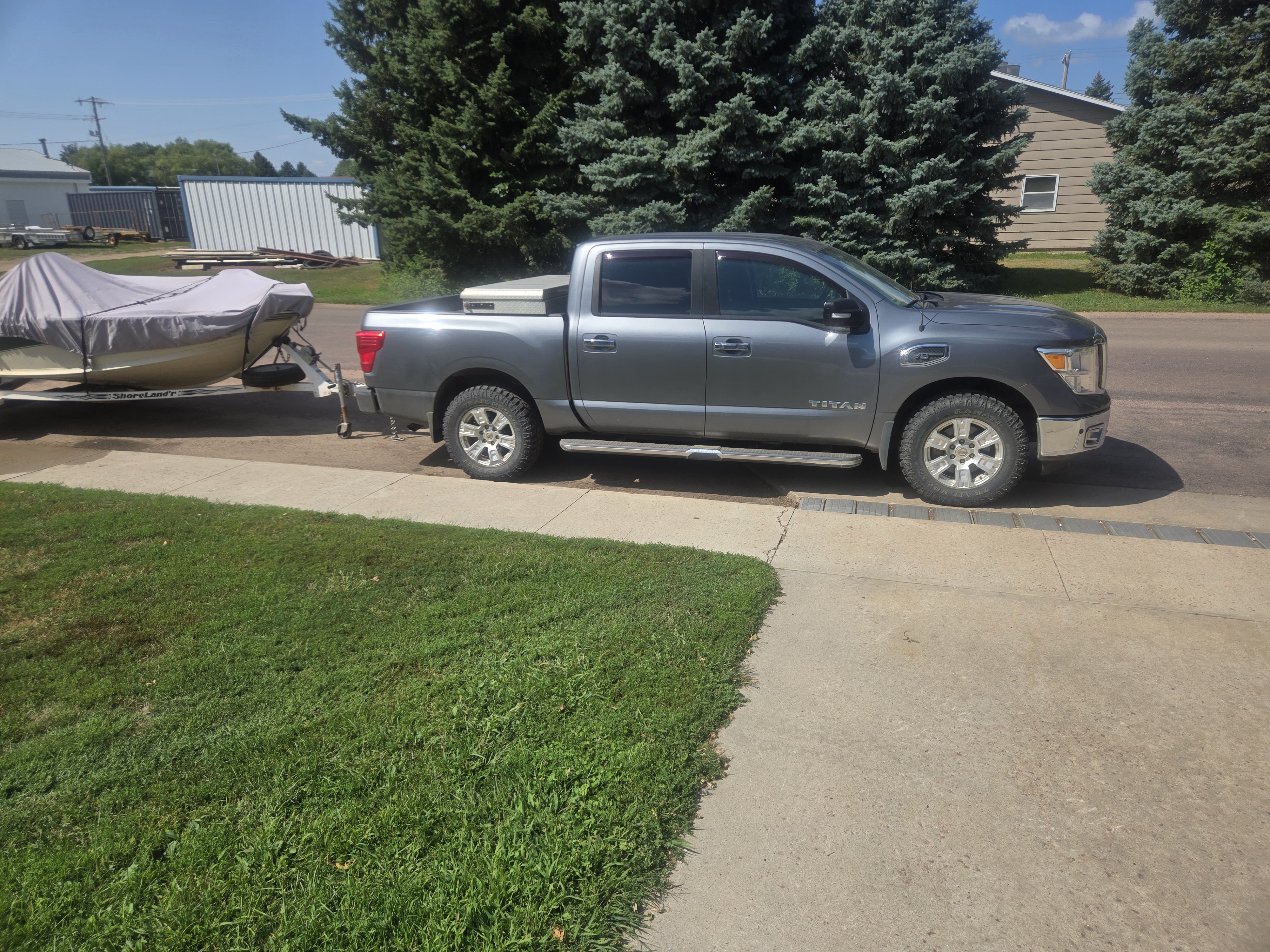 Used 2017 Nissan Titan SV AWD/4WD image 9