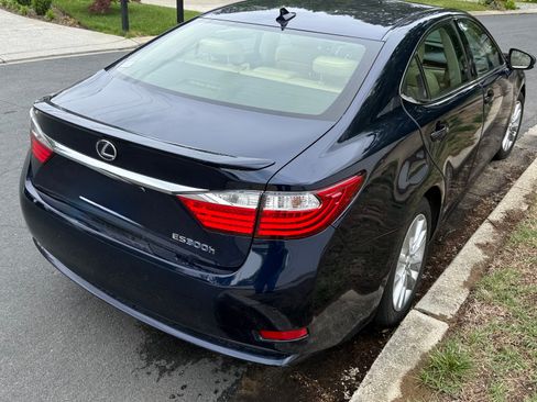 Used 2013 Lexus ES 300h w/ Luxury Pkg FWD image 7